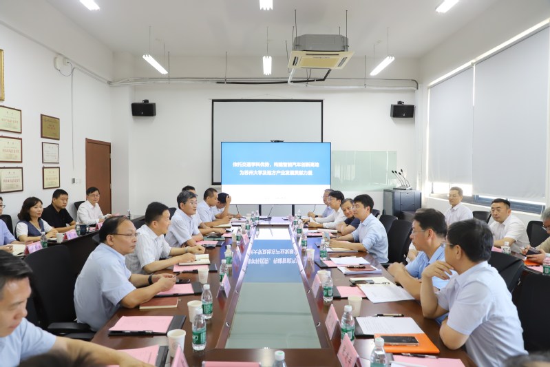 张桥校长一行莅临轨道交通学院调研